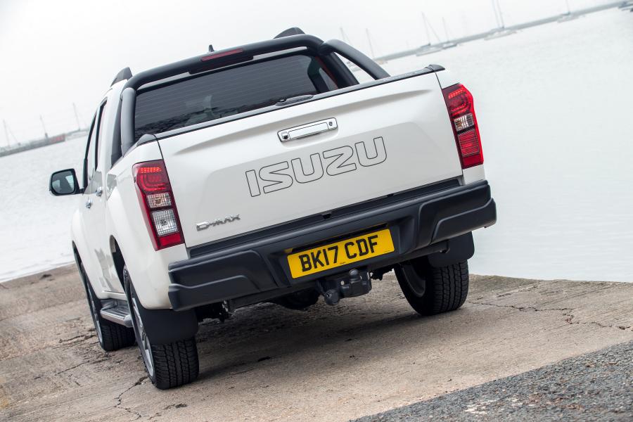  Isuzu D-Max Blade Double Cab 2017 года  (UK) (фото 10 из 52)